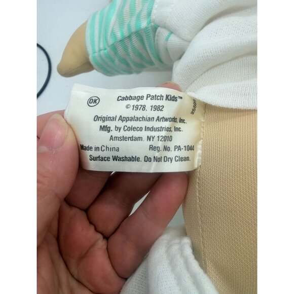 Vintage Cabbage Patch Kid Girl Doll Blond Ponytails Blue Eyes W Adoption Paperwo - Picture 10 of 10